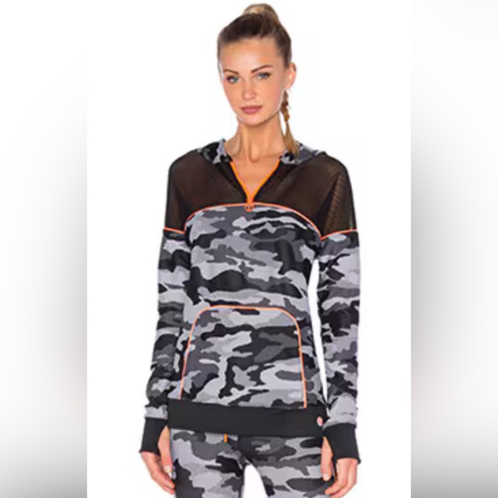 TRINA TURK- recreation sport mesh sz M